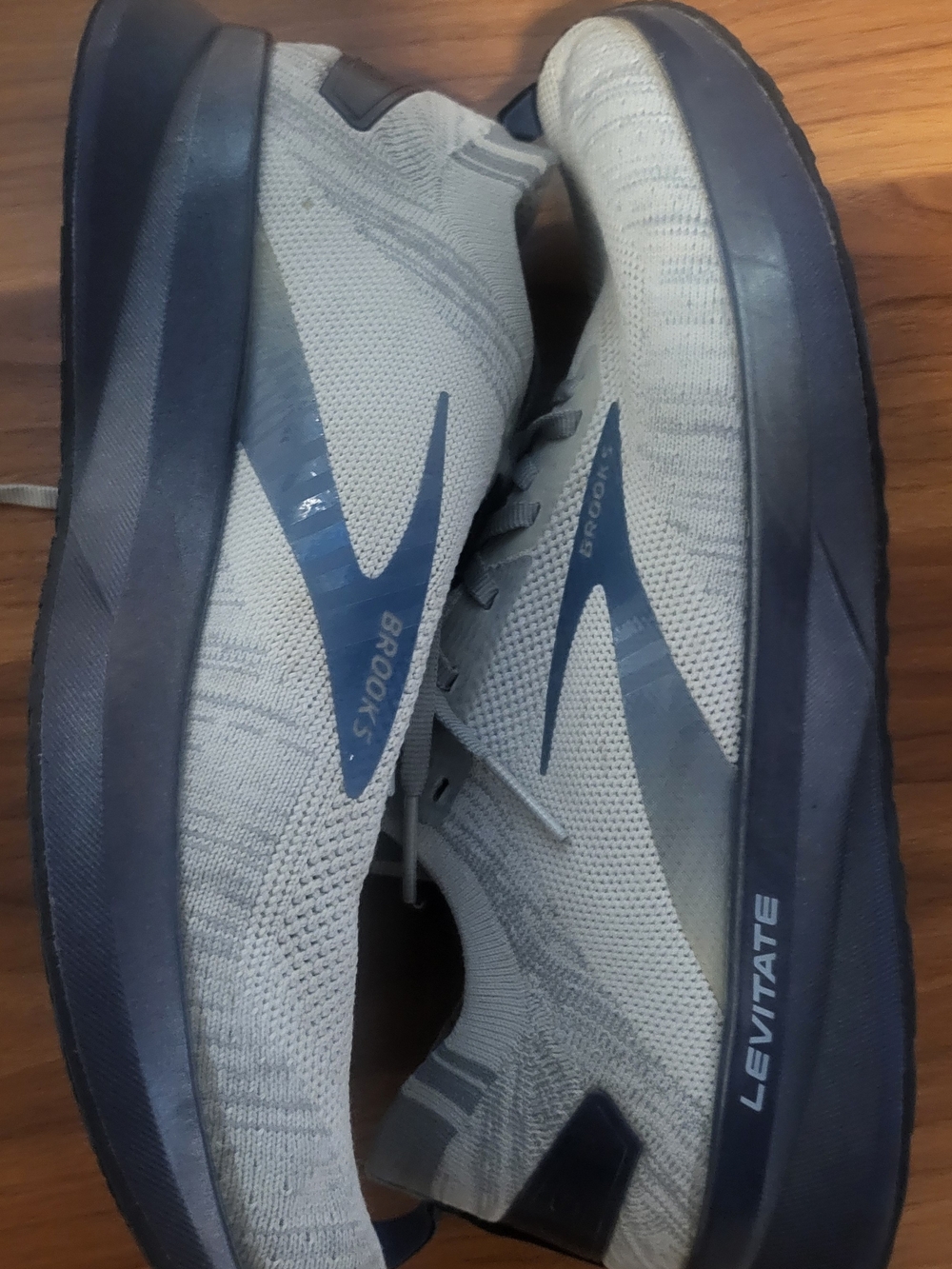 Brooks Levitate Men's Running Shoes — Light Gray/Navy